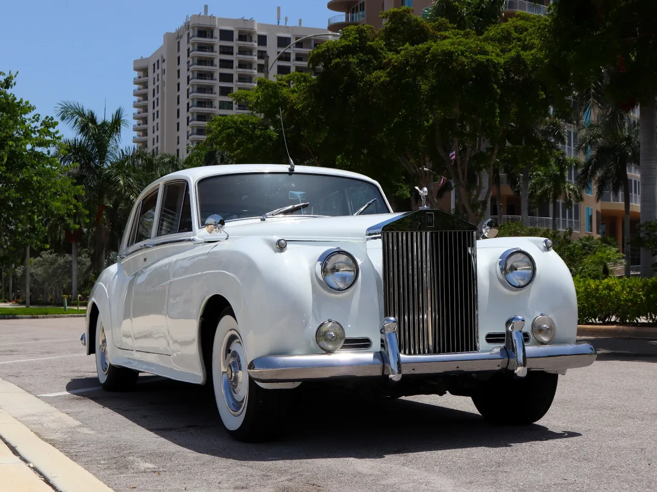 1960 Rolls-Royce Silver Cloud White 1960 Rolls-Royce Silver Cloud for wedding car rental