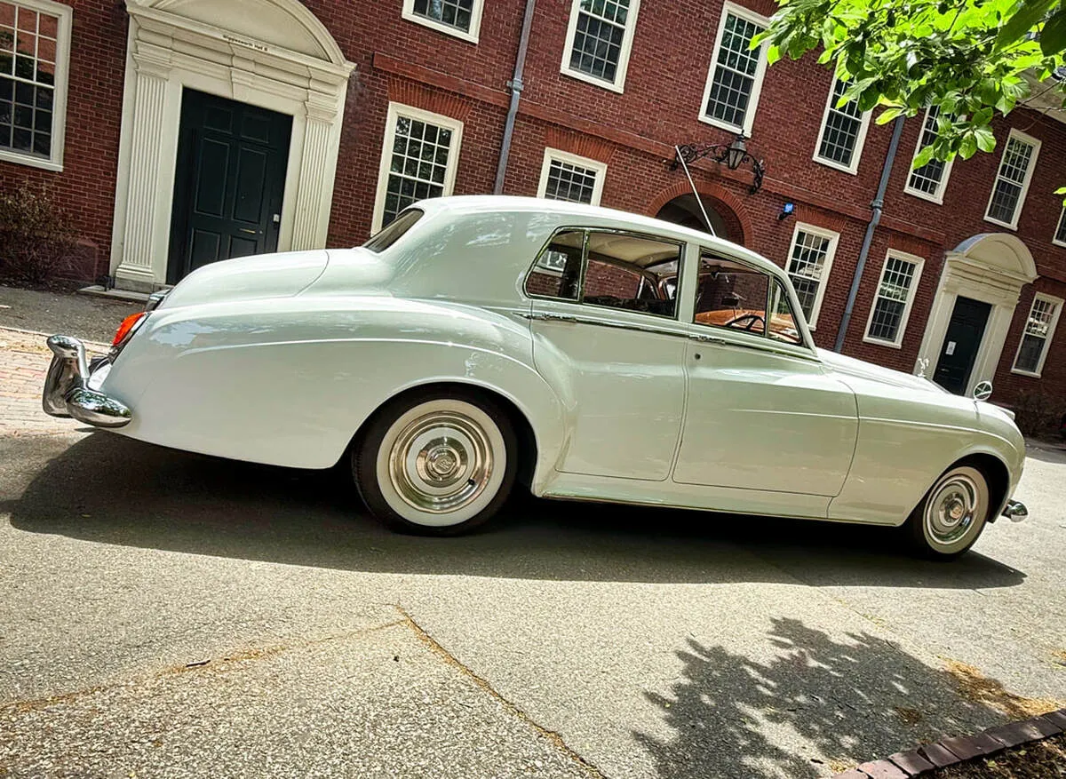 1961 Rolls-Royce Silver Cloud exterior, photo 3 for wedding car rental