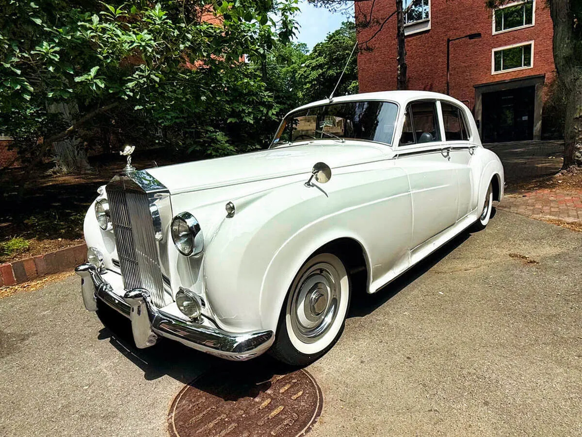1961 Rolls-Royce Silver Cloud exterior, photo 4 for wedding car rental