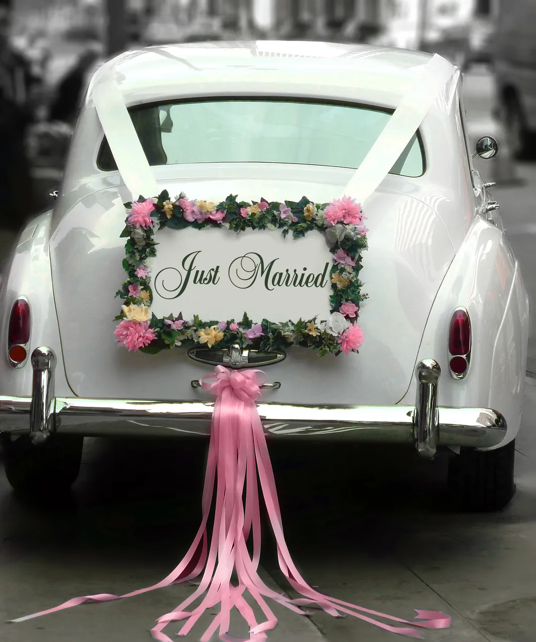 White 1962 Rolls-Royce Silver Cloud II LWB exterior, photo 9 for wedding car rental in Tarzana, CA