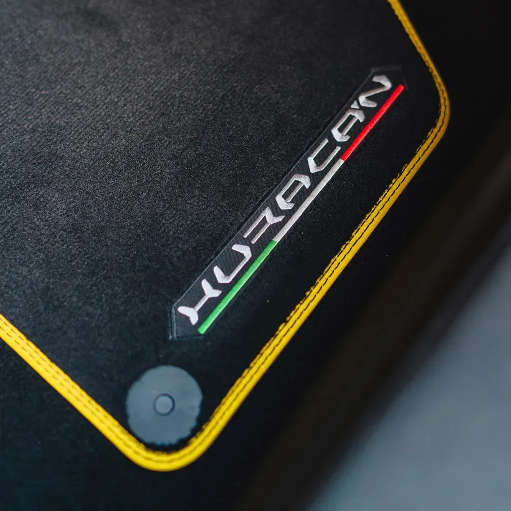 Gold 2022 Lamborghini Huracan EVO Giallo Orion, photo 7 for sports car rental