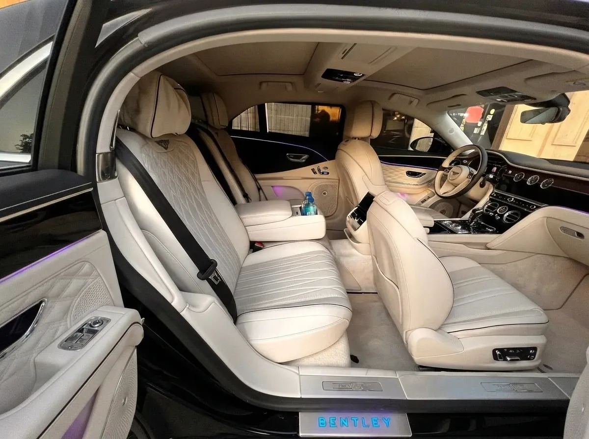 The black Bentley Mulsanne, shot 2