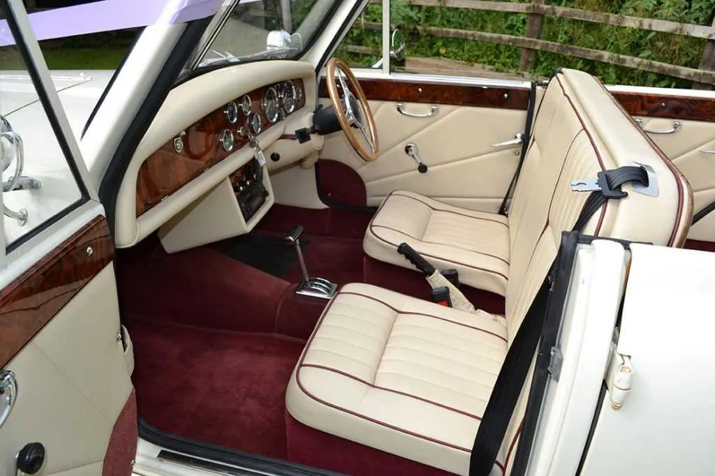 Beauford 1920 interior with convertible roof, photo 3 for wedding car rental