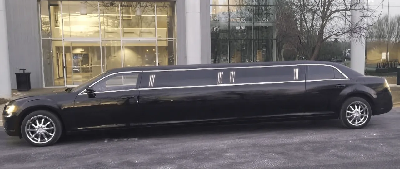 The black C300 Limousine, shot 2