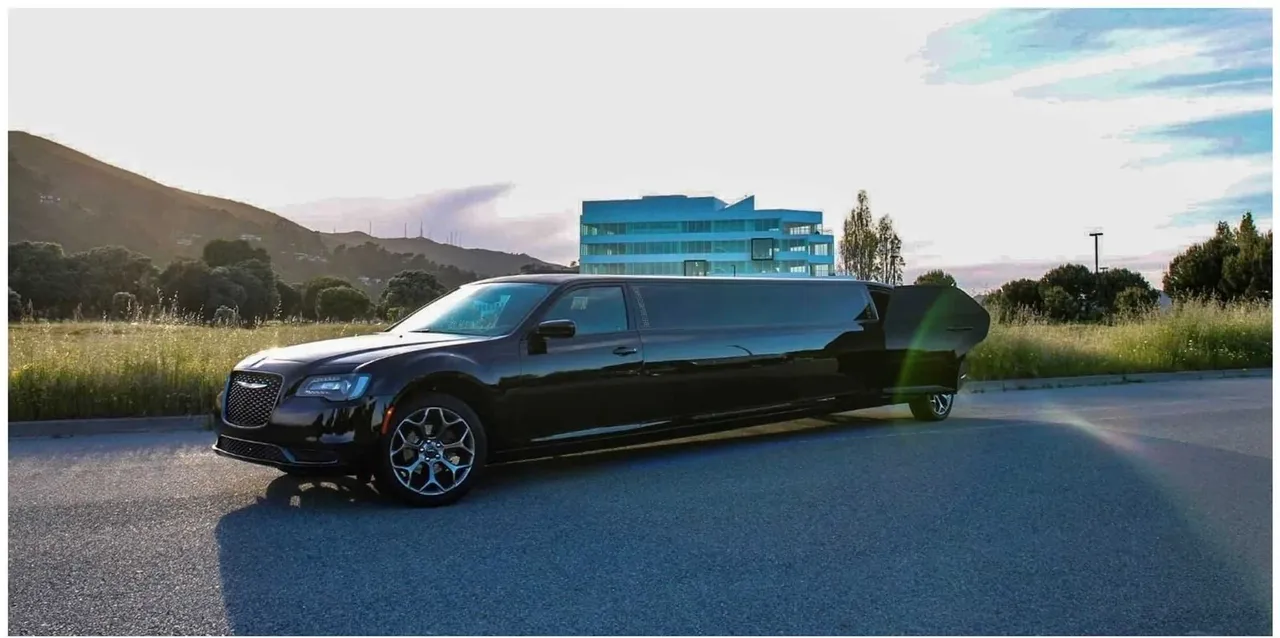 Black Chrysler 300 Limousine The black Chrysler 300 Limousine, ready to rent