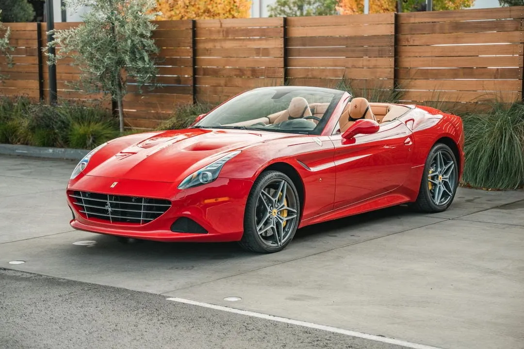 The red Ferrari California T, shot 9