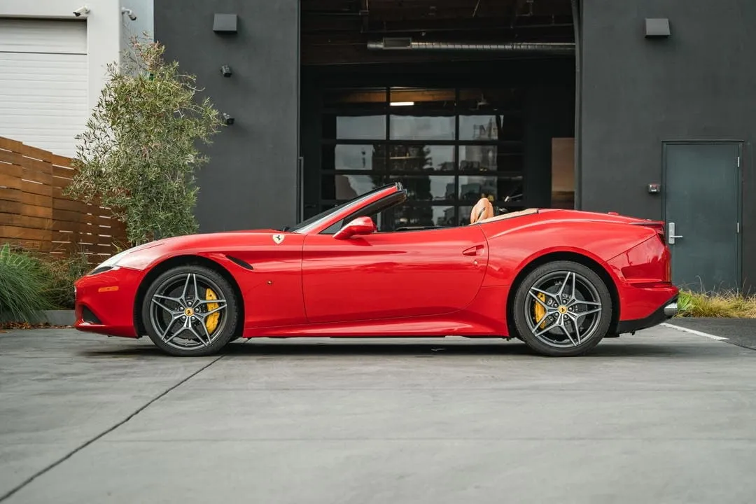 The red Ferrari California T, shot 7