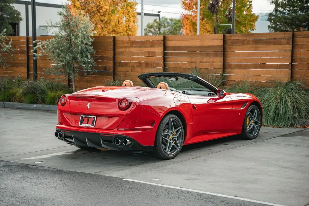 The red Ferrari California T, shot 10