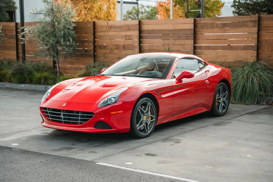 The red Ferrari California T, shot 11
