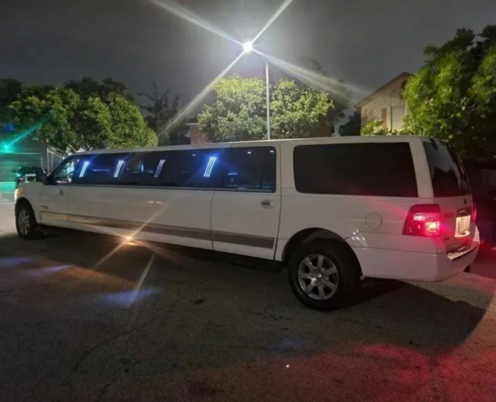 White Ford Expedition Limousine with tinted windows for limo rental in Schertz, TX