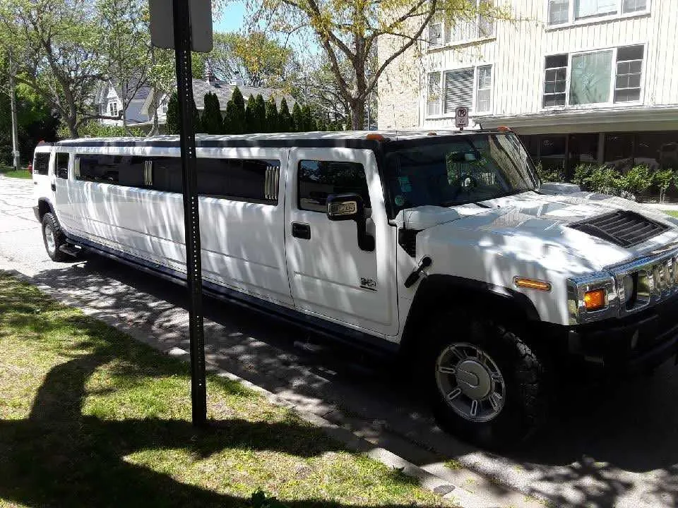 White Hummer H2 Limousine for limo rental in Palatine, IL