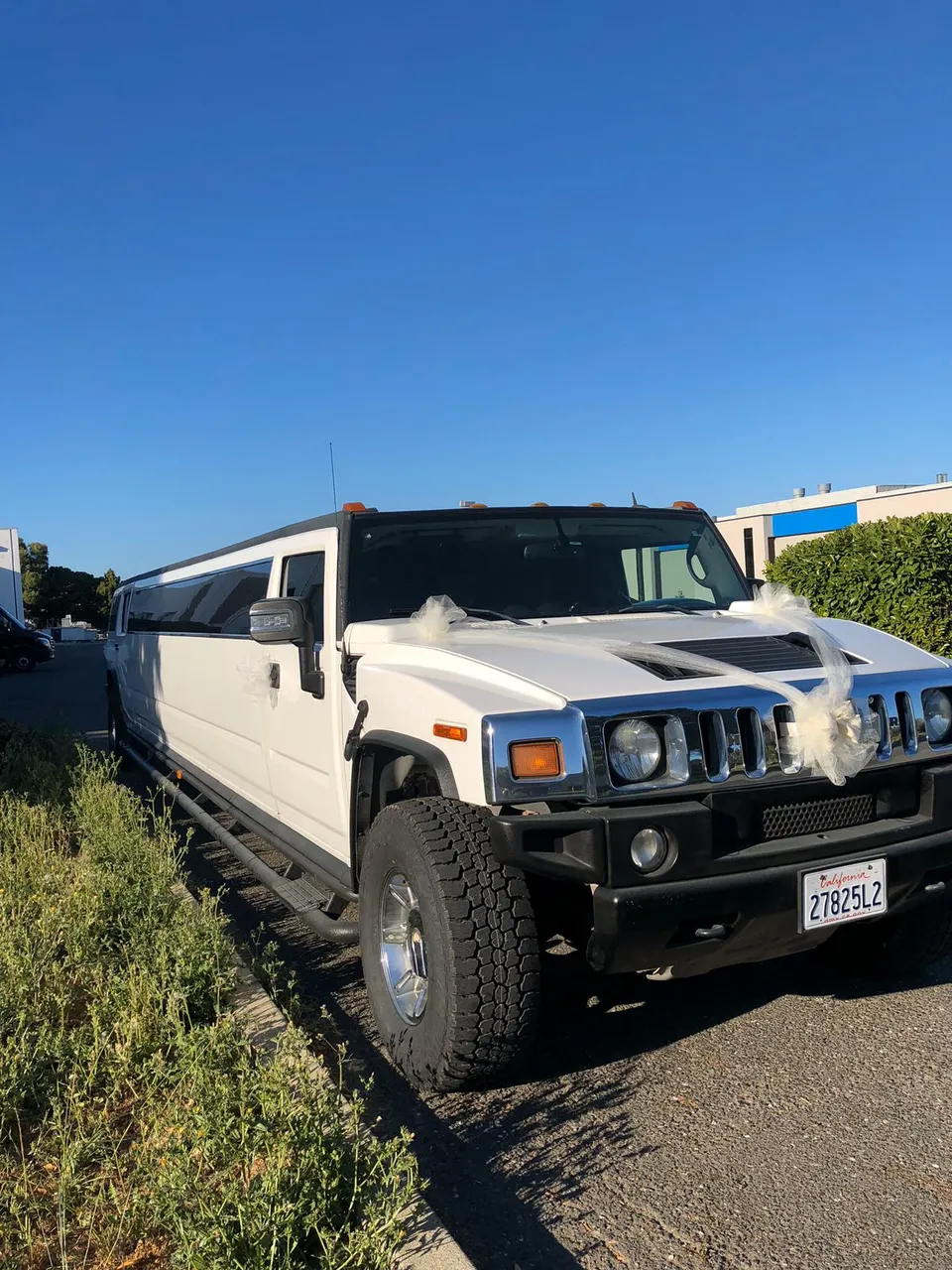 White Hummer Limousine, photo 4 for limo rental in Hickman, CA