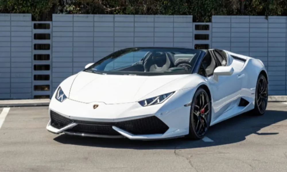 The white Lamborghini HuracáN Spyder, ready to rent