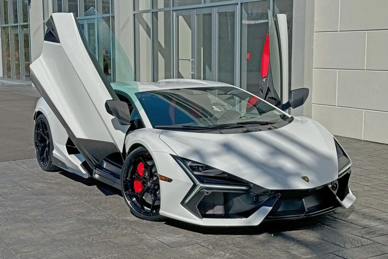The white Lamborghini Revuelto, shot 6