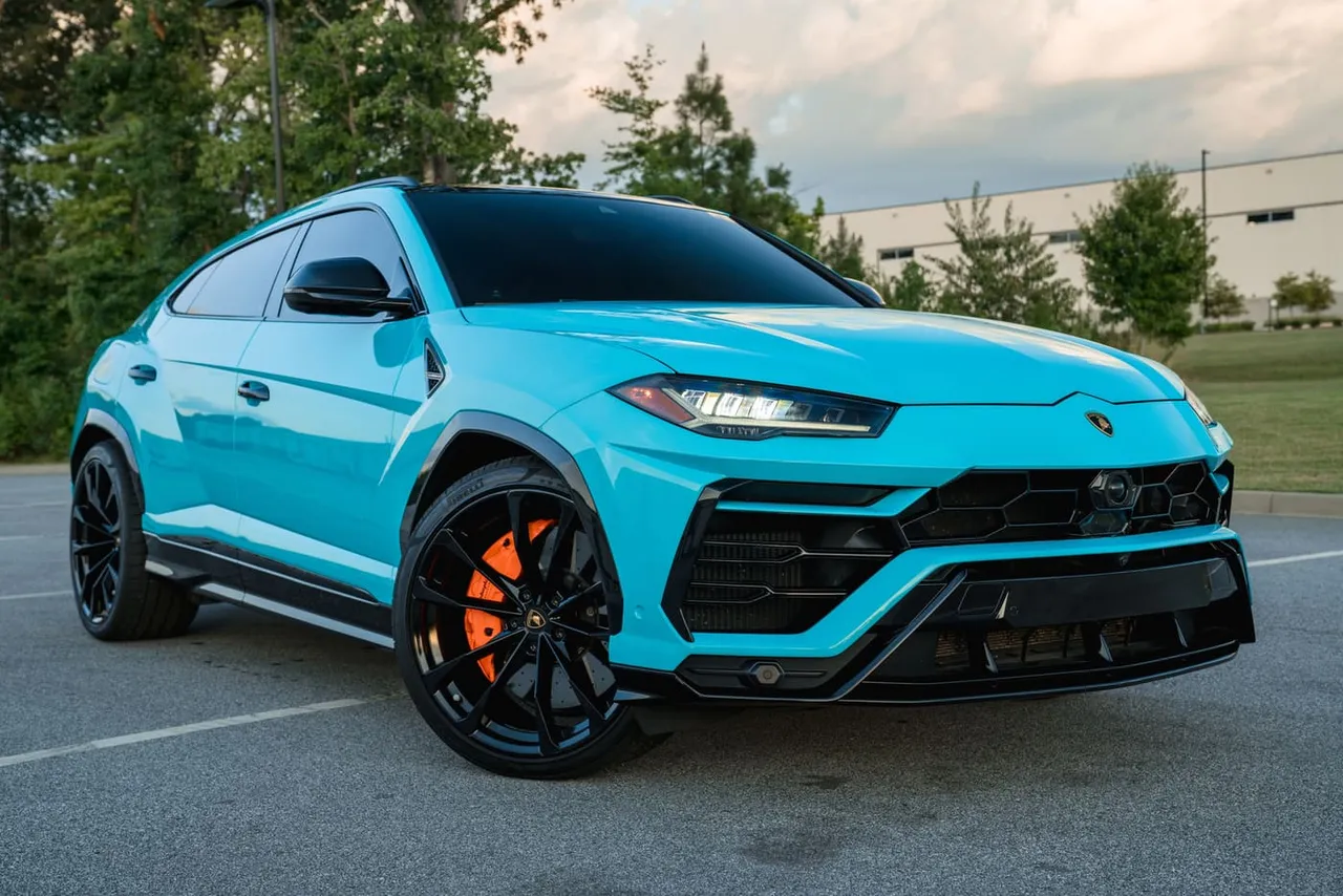 The blue Lamborghini Urus, shot 4