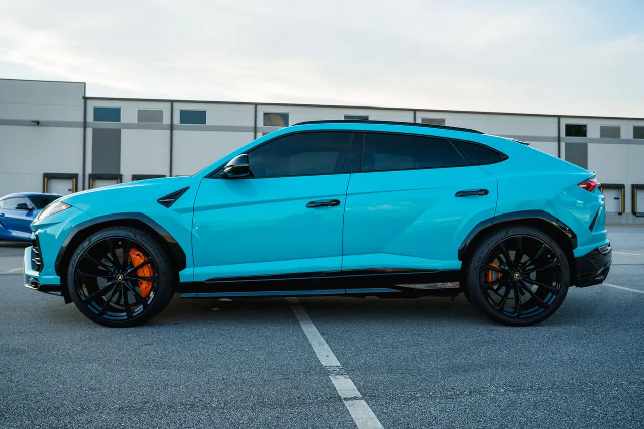 The blue Lamborghini Urus, shot 5