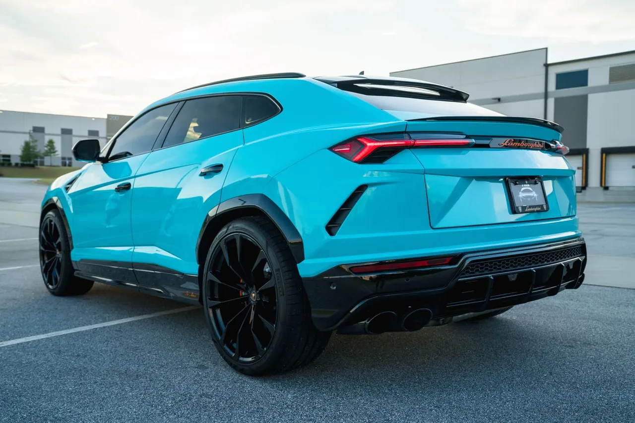 The blue Lamborghini Urus, shot 7