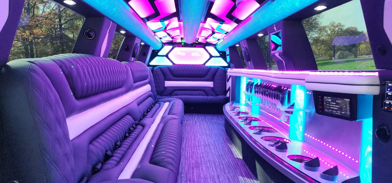 Lincoln Aviator SUV Limousine for limo rental in Atlanta, GA