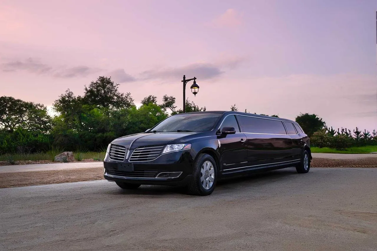 Black Lincoln MKT Limo for limo rental in Zephyr, TX
