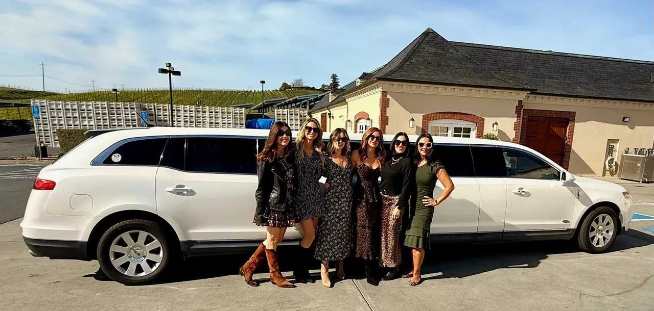 White Lincoln MKT Limo exterior, photo 5 for limo rental in Keyes, CA