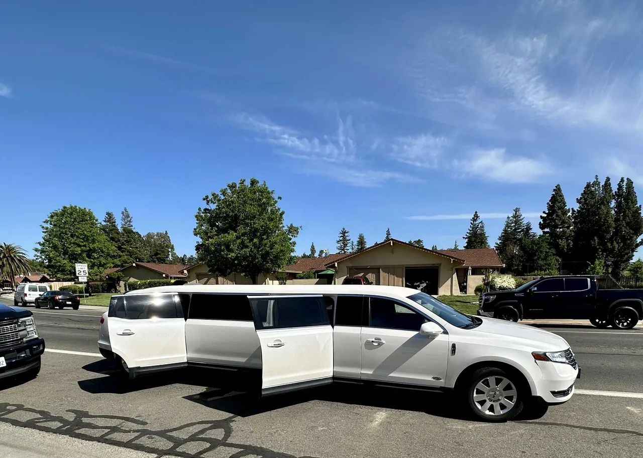 White Lincoln MKT Limo exterior, photo 3 for limo rental in Keyes, CA