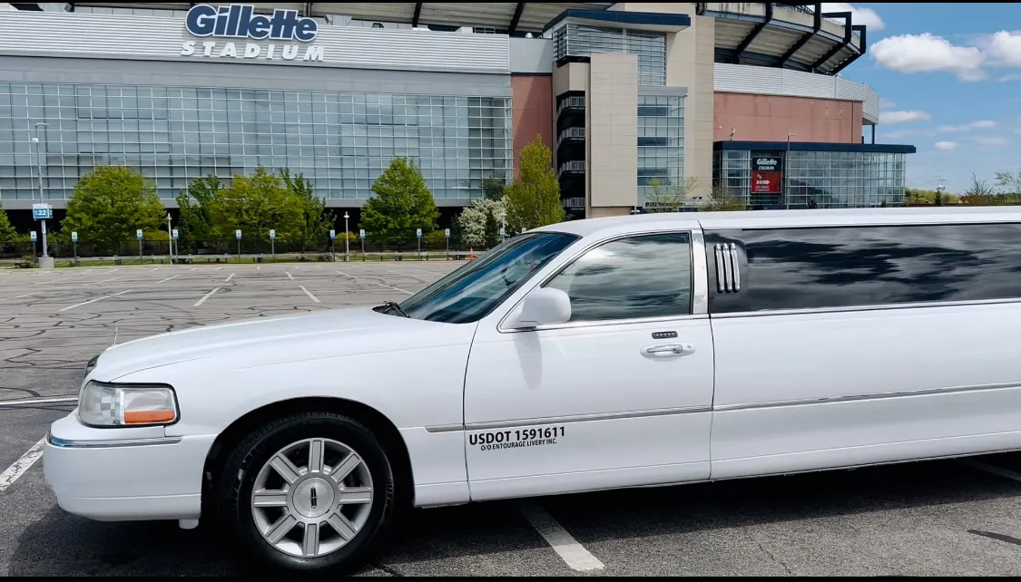 White Lincoln Town CAR Limousine #4, photo 4 for limo rental in Hollister, CA