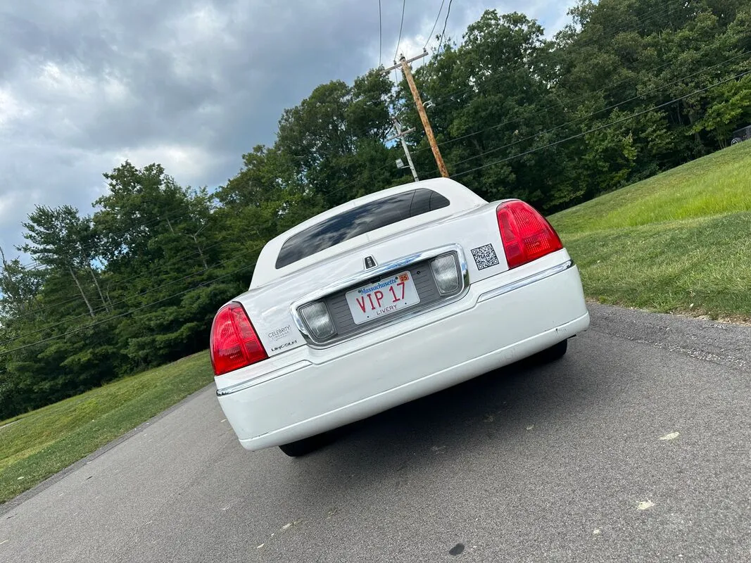 White Lincoln Town Car Limousine exterior, photo 6 for limo rental