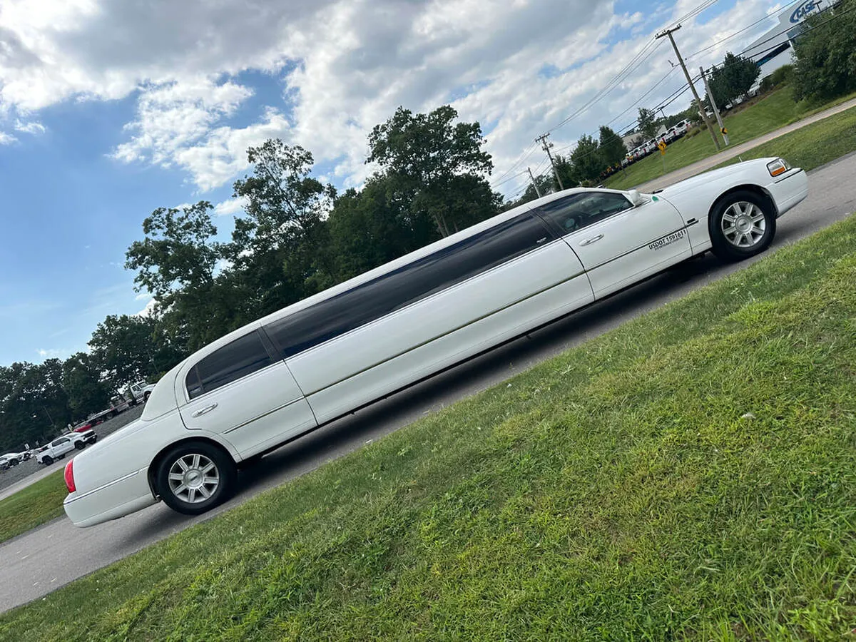 White Lincoln Town Car Limousine with tinted windows for limo rental