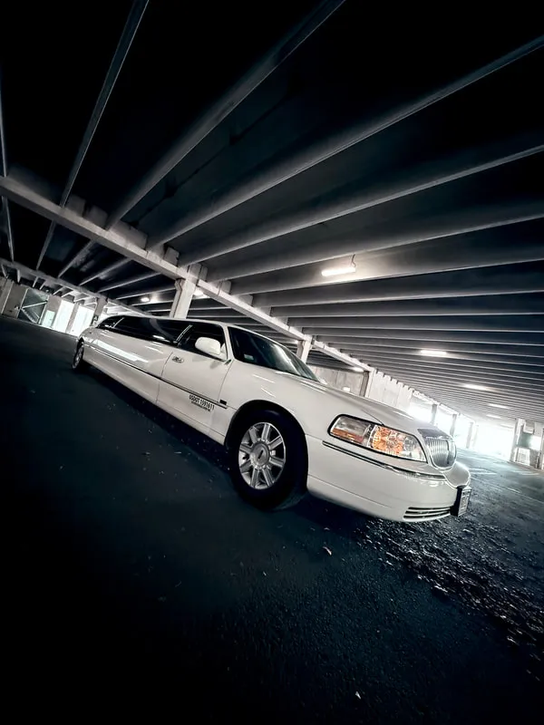 White Lincoln Town Car Limousine exterior, photo 7 for limo rental