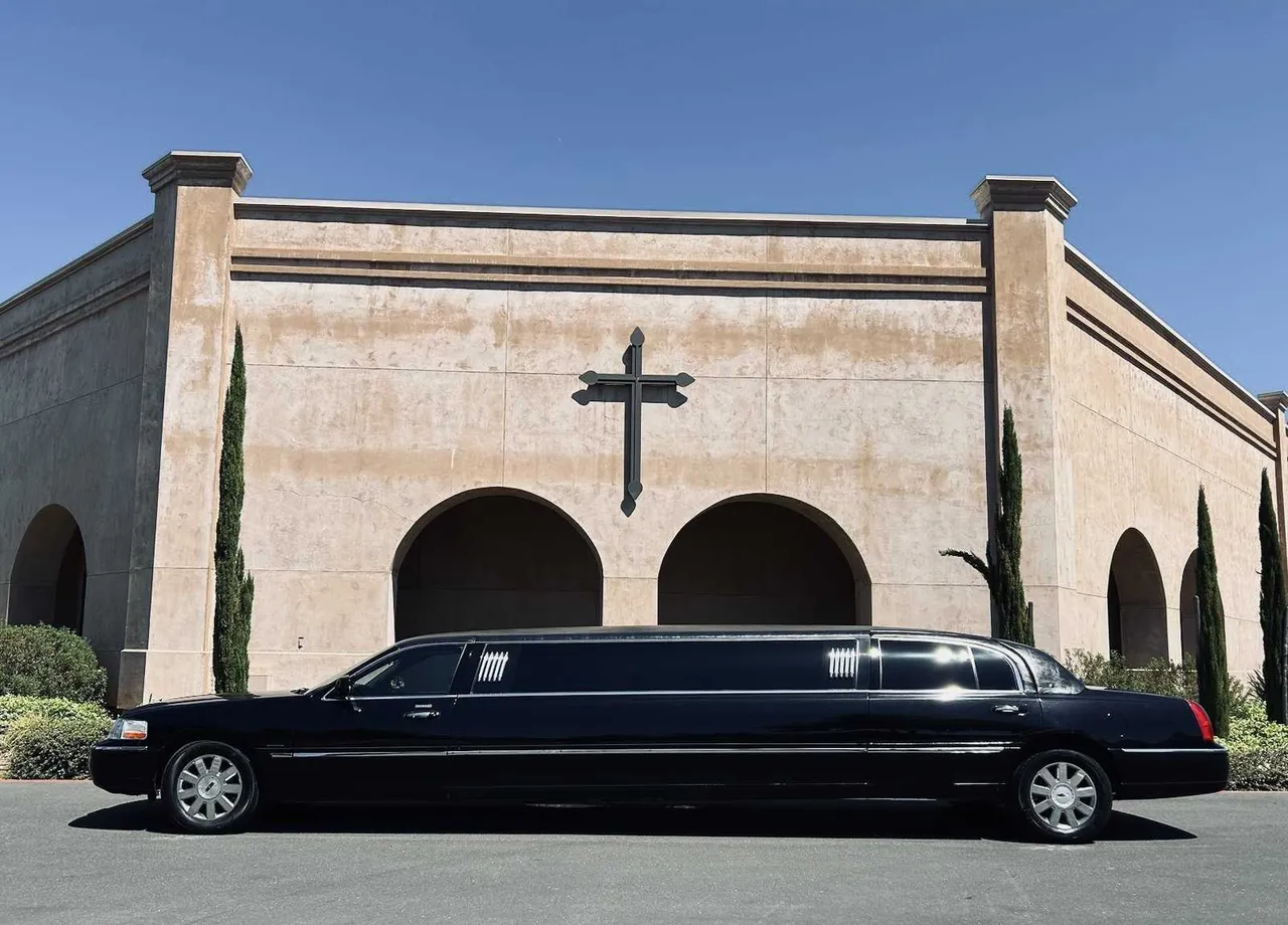 Black Lincoln Town Car Limousine with tinted windows for limo rental in Hickman, CA