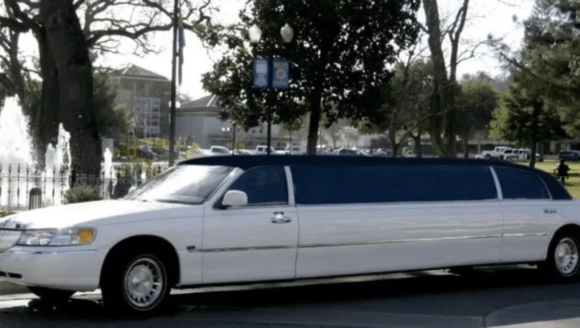 White Lincoln Towncar Limo Tuxedo for limo rental in Hacienda Heights, CA