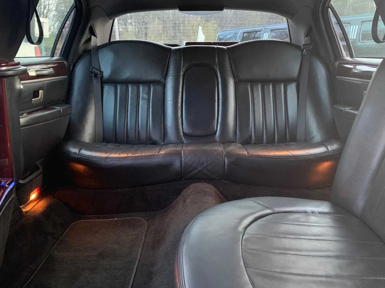 Lincoln Town Car Limousine - Marilyn Monroe interior for limo rental
