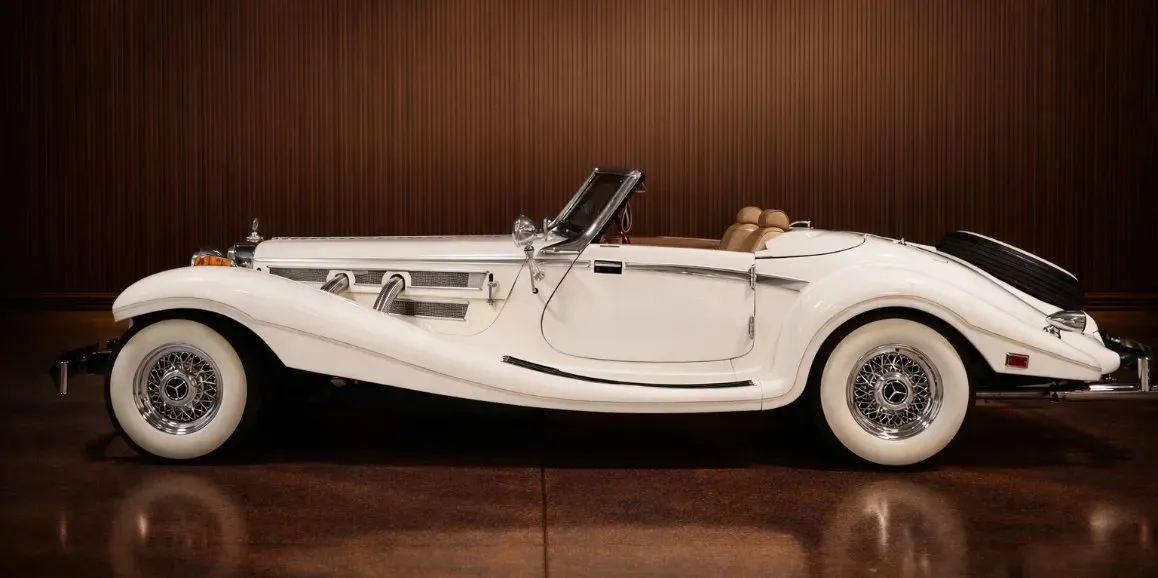 White Mercedes-Benz 500K exterior with convertible roof, photo 3 for wedding car rental