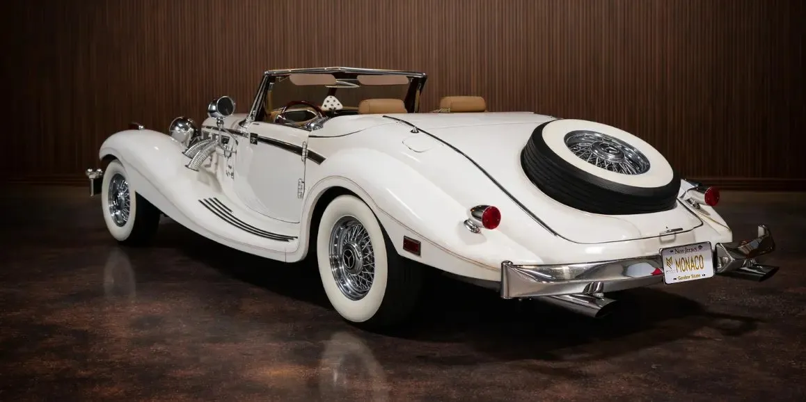 White Mercedes-Benz 500K exterior with convertible roof, photo 4 for wedding car rental