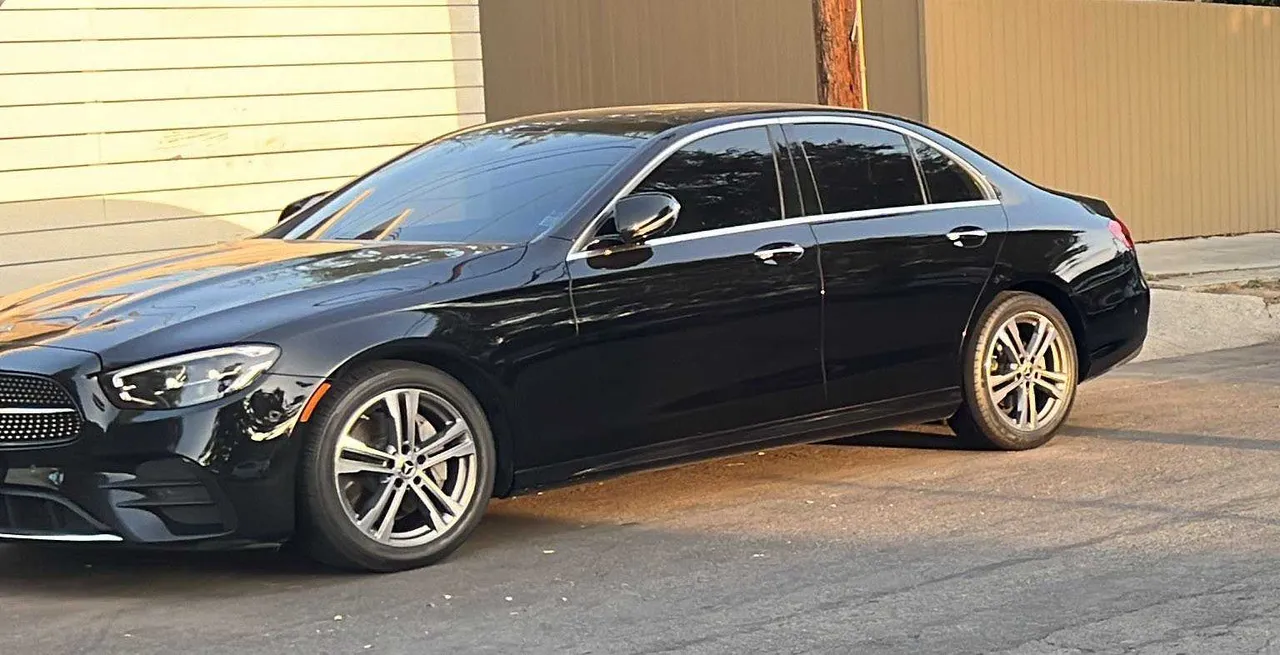 Black Mercedes-Benz E350 for wedding car rental