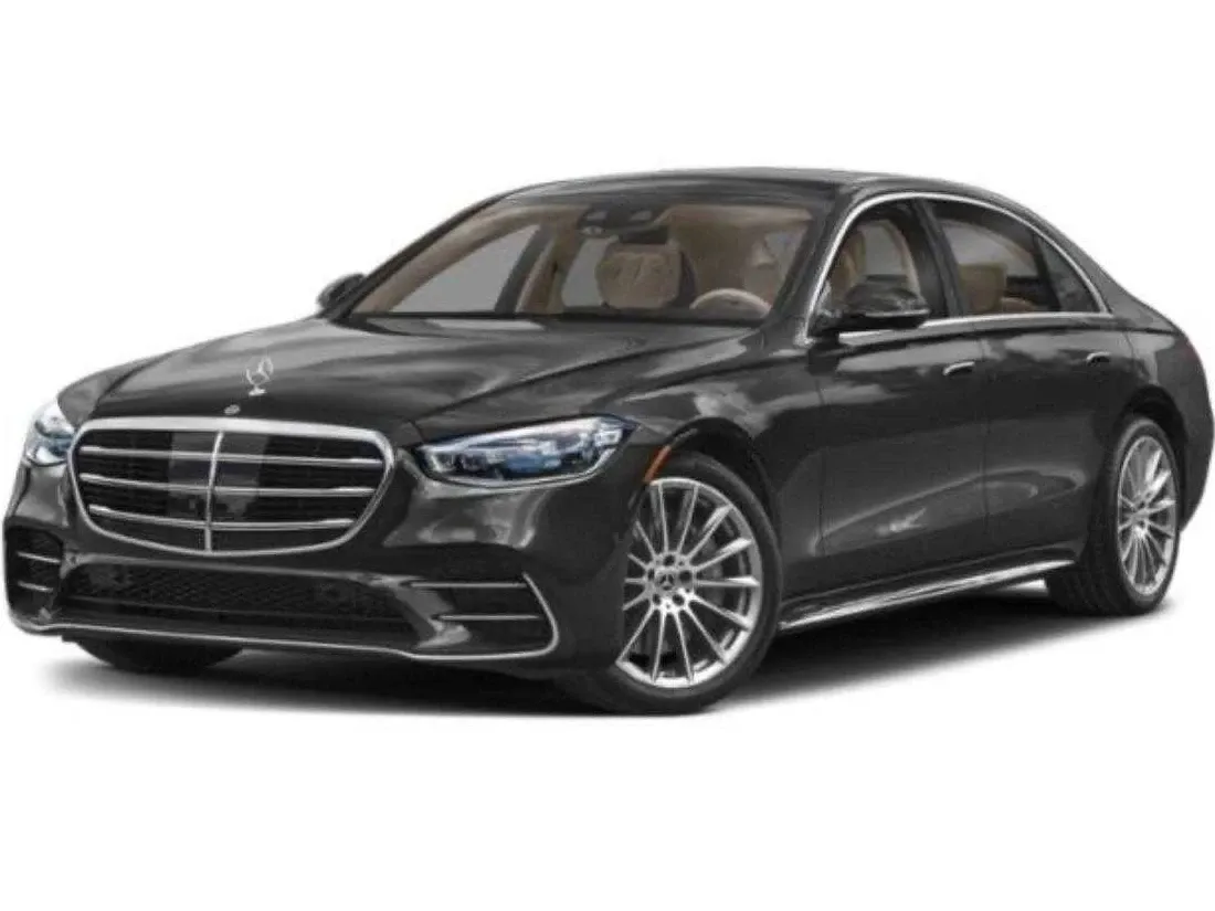 The black Mercedes-Benz S-Class, shot 4