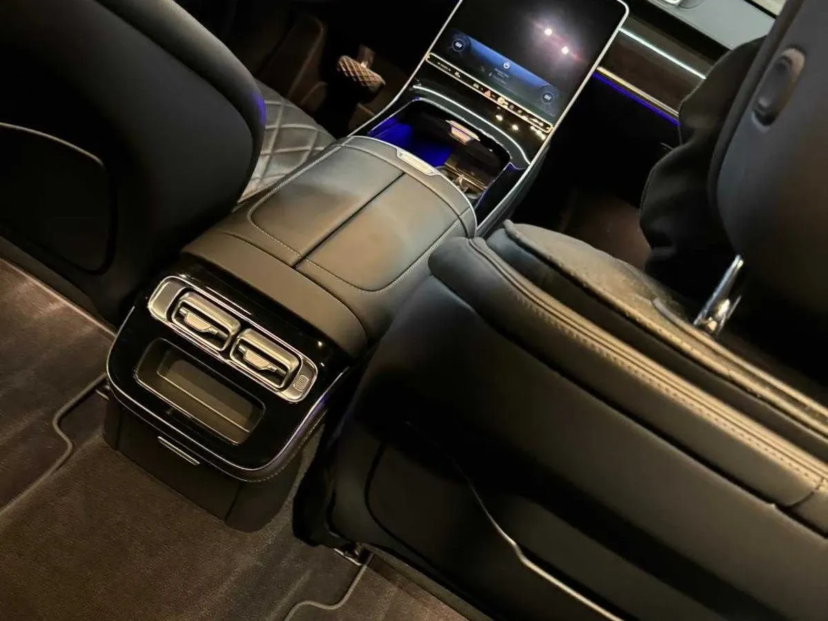 The black Mercedes-Benz S-Class, shot 3