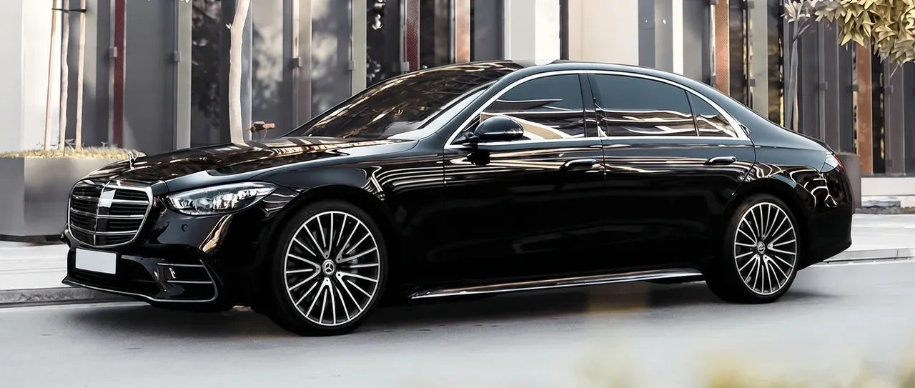 The black Mercedes-Benz S500, ready to rent