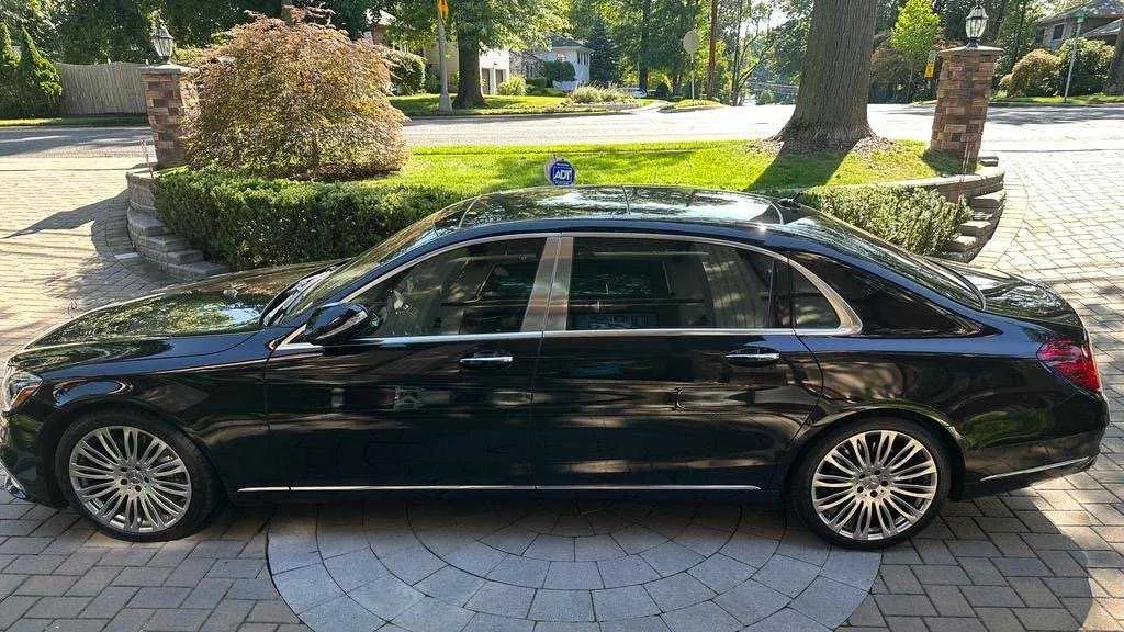 Black Mercedes-Maybach for wedding car rental
