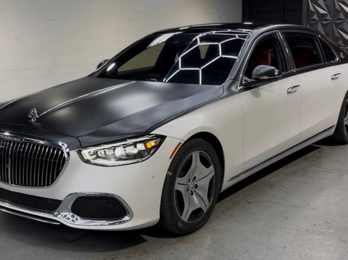 The white Mercedes-Maybach S580, ready to rent