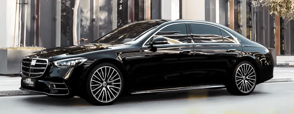 The black Mercedes-Benz S500, ready to rent