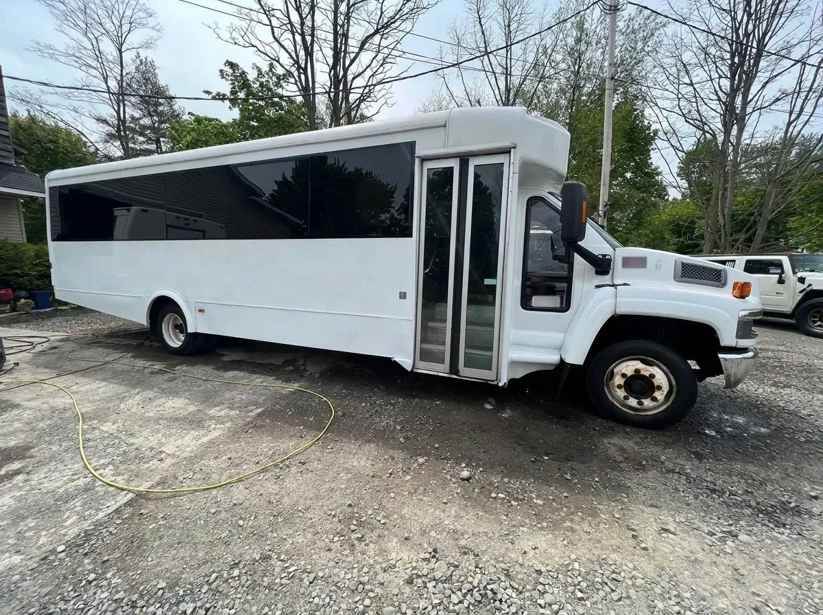 Party Bus - Sophia Loren The white Party Bus - Sophia Loren, ready to rent
