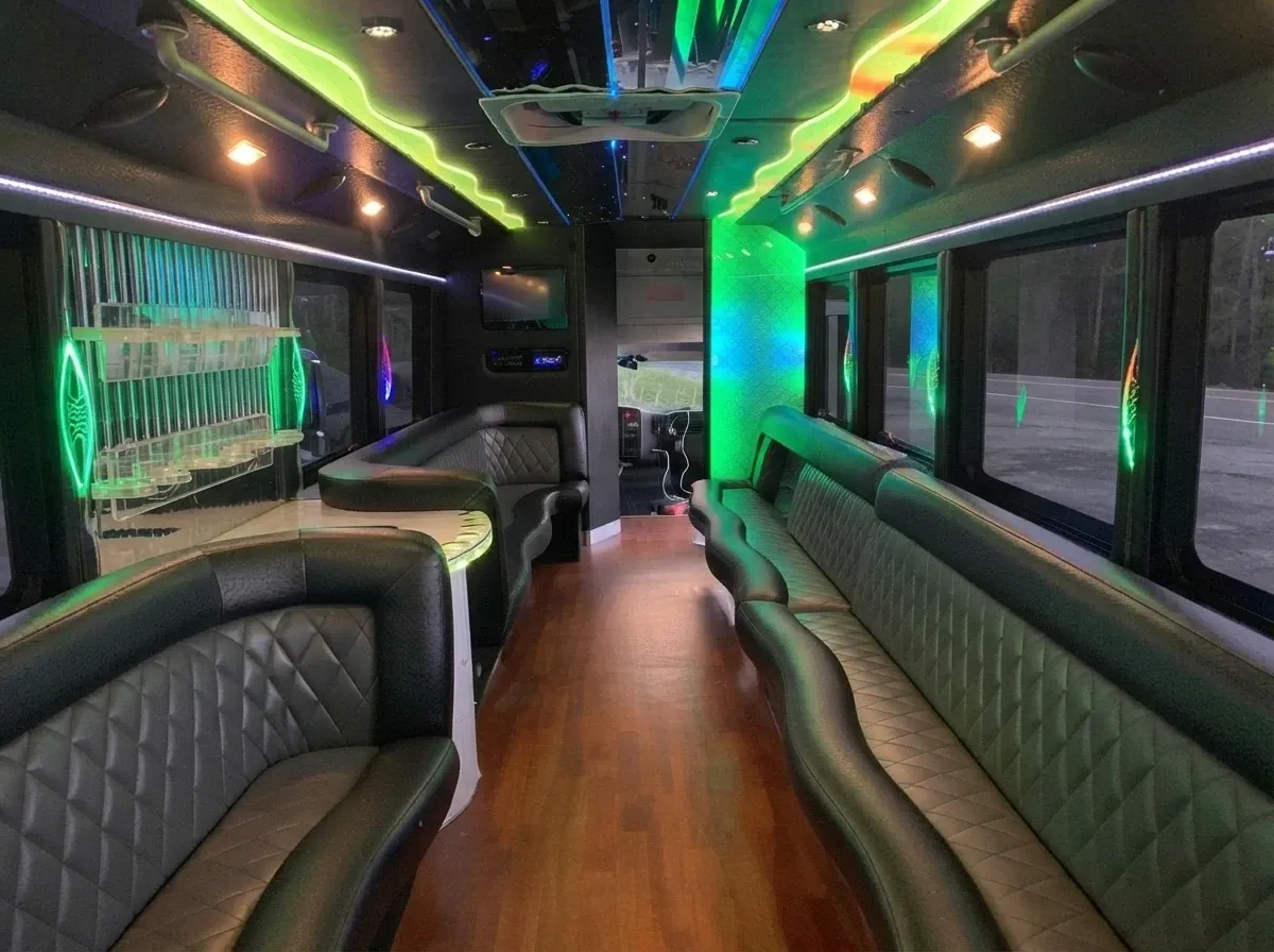 The white Party Bus - Sophia Loren, shot 3