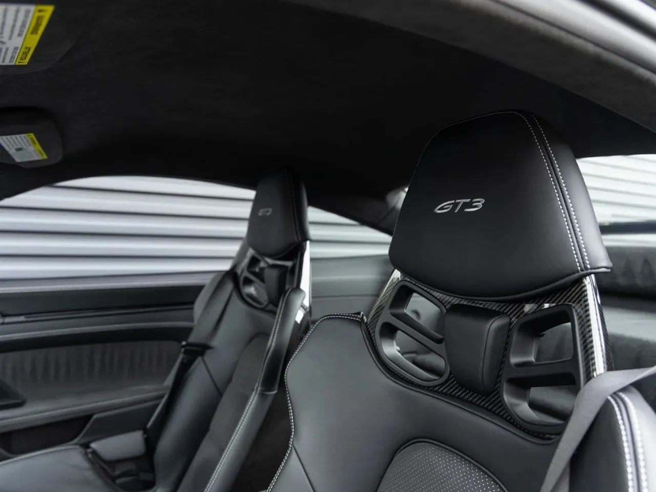 The black Porsche 911 GT3, shot 8