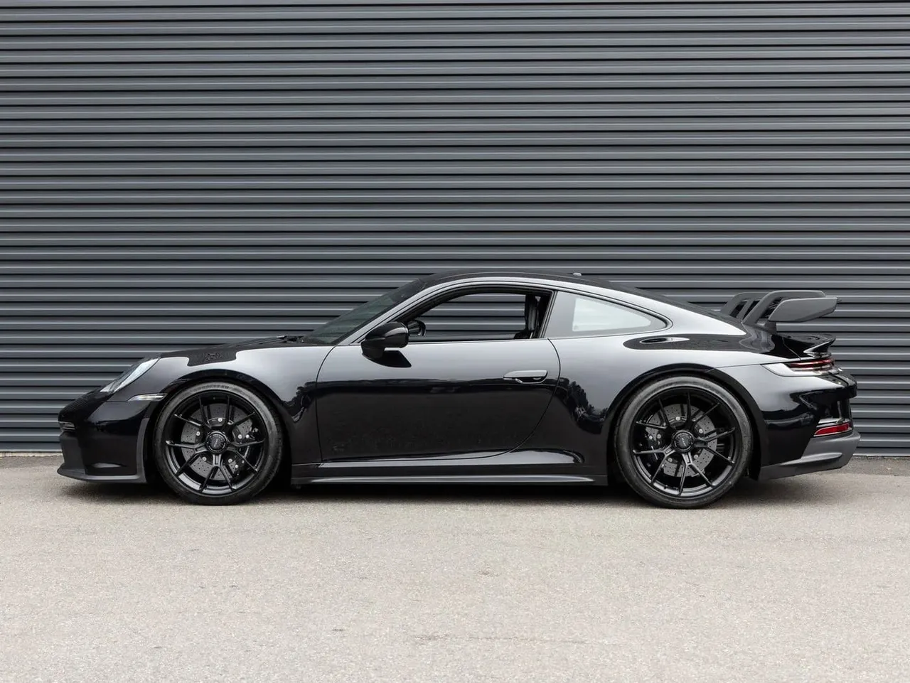 The black Porsche 911 GT3, shot 5