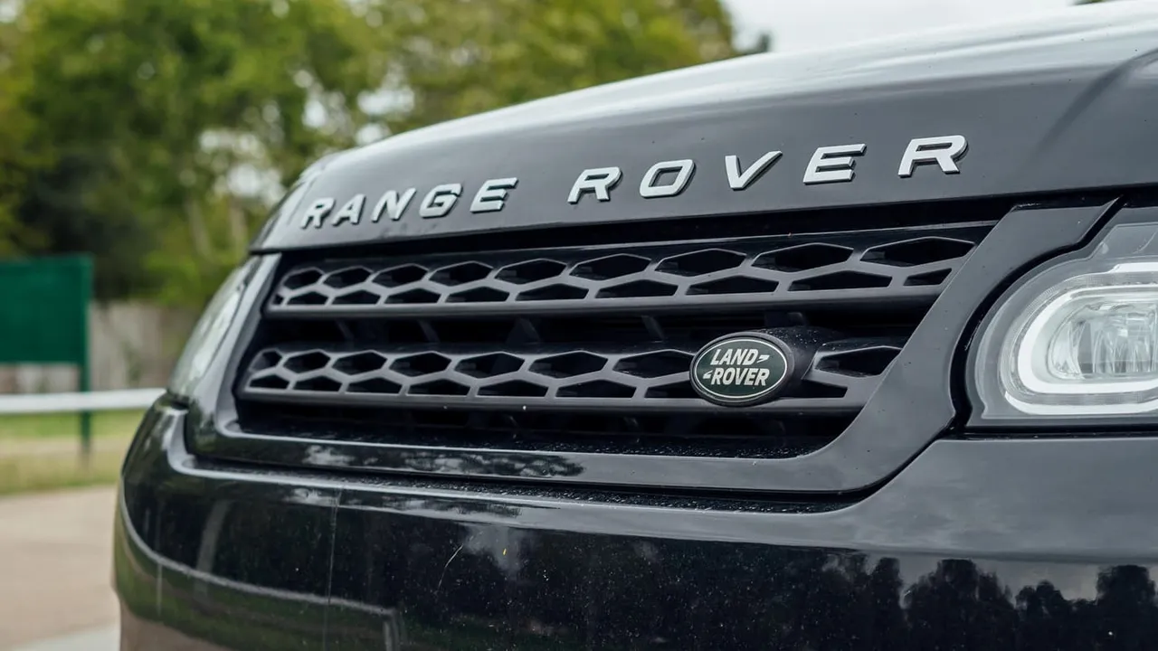 The black Range Rover Sport, shot 4