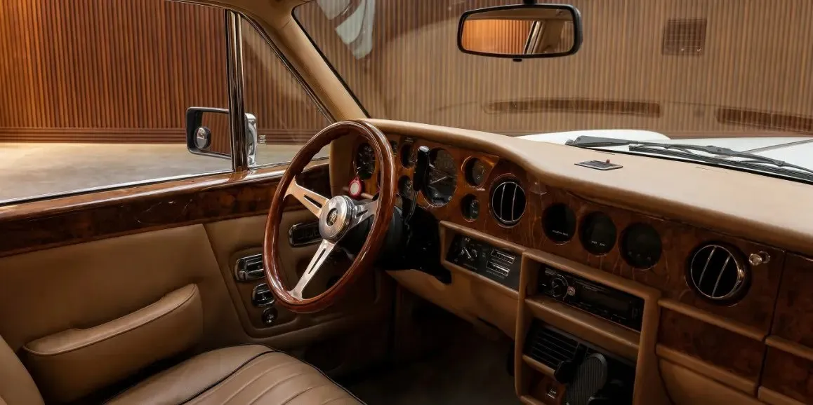Rolls-Royce Corniche 1975 interior for wedding car rental