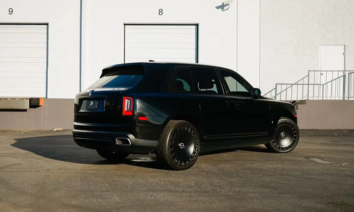 Rolls-Royce Cullinan, photo 3 for wedding car rental in Los Angeles, CA