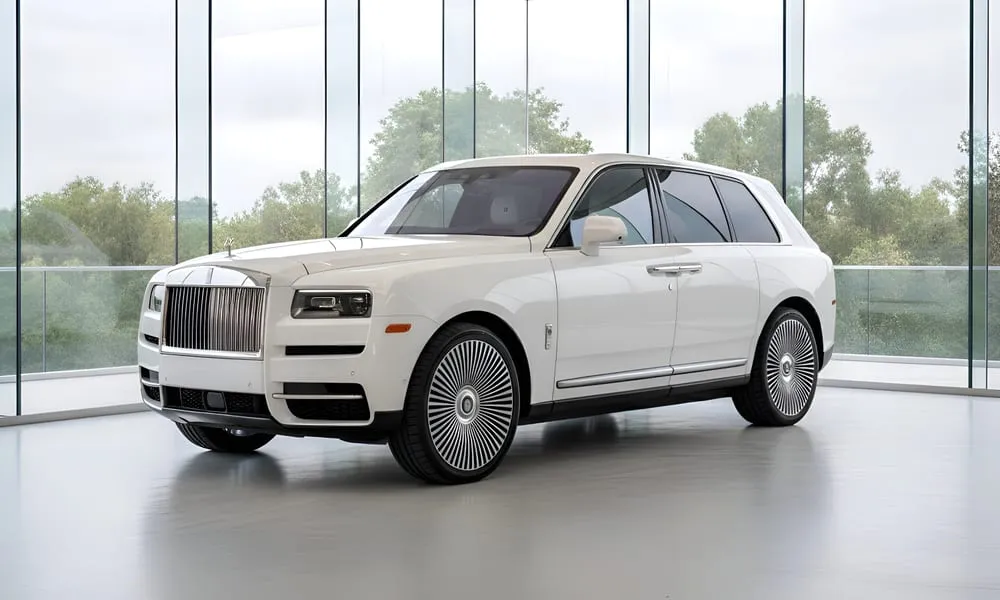 The white Rolls-Royce Cullinan, ready to rent