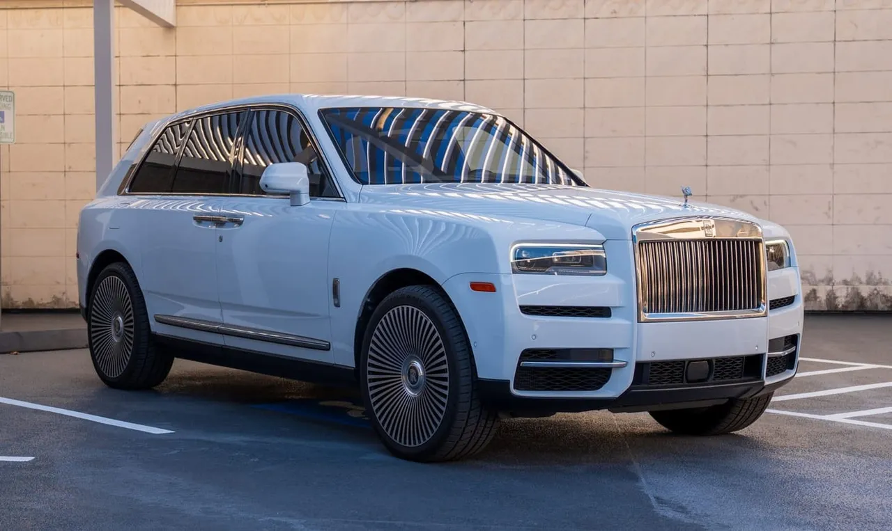 The white Rolls-Royce Cullinan, shot 2